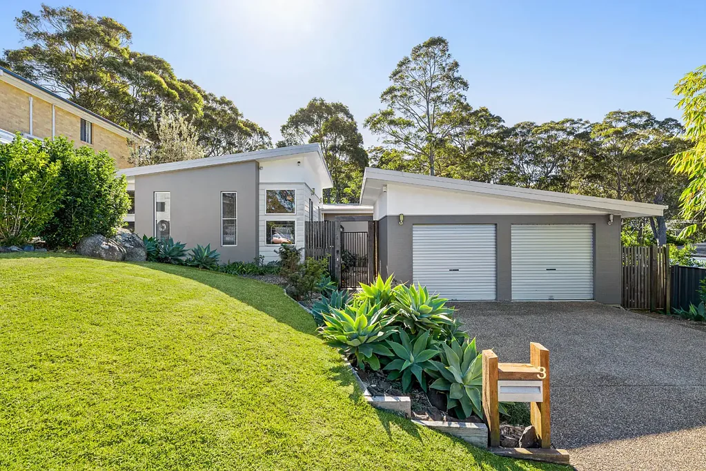 Malua Bay 3 Bedroom Stylish Living Meets Nature