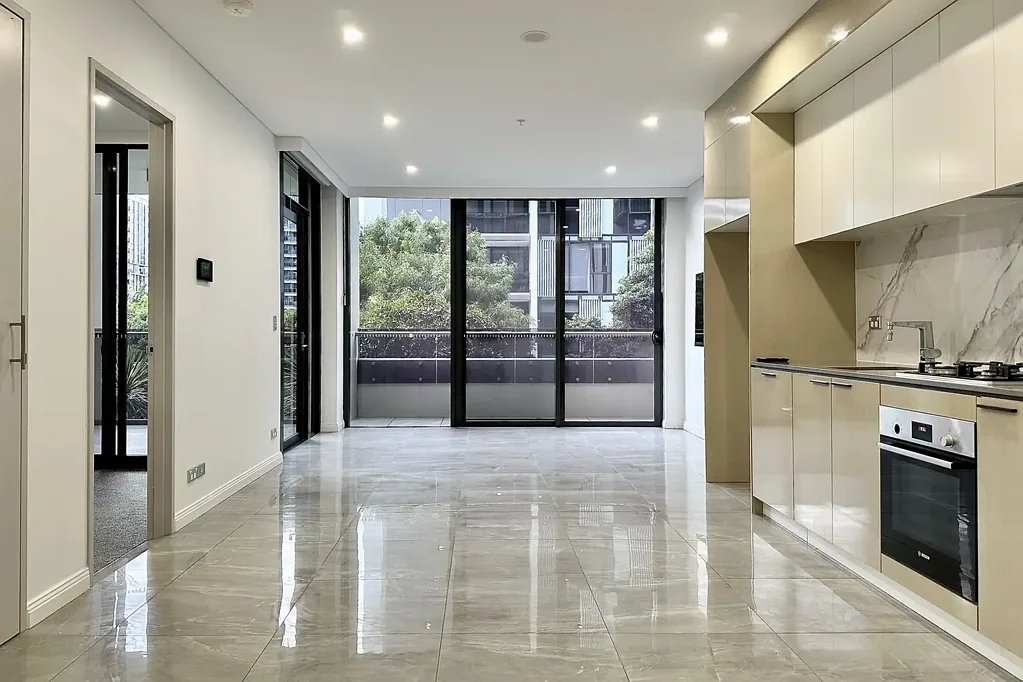 Sun-Filled Modern Apartment | 1 Bedroom + Parking | Eastgardens