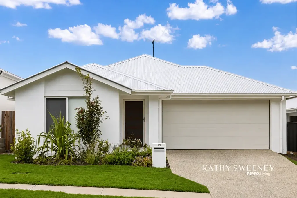 Burpengary East 3कमरा Modern Comfort Without the Wait | Family Living in North Harbour Estate