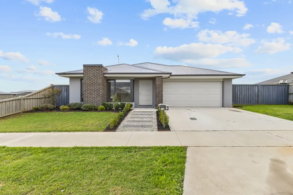 Traralgon 4침실 Spacious Family Living in a Prime Estate Location