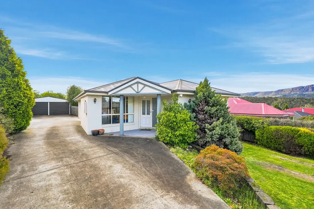Old Beach 3房  Incredible Location With A Large Double Garage