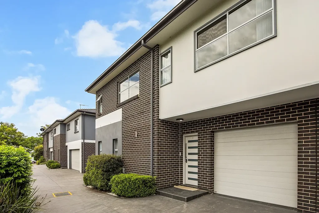 3 Bedrooms Close To Hospital