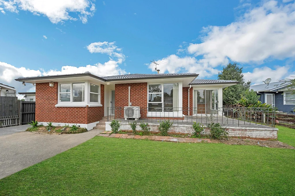 Manurewa 4Phòng ngủ BRICK N TILE AND RENOVATED .........