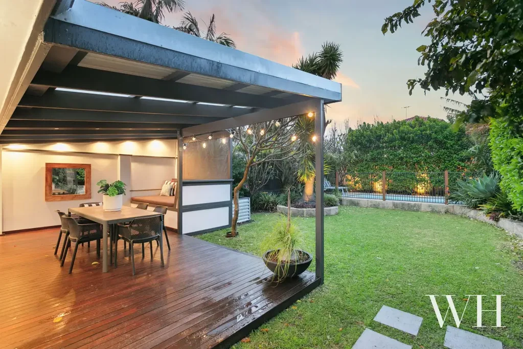 East Fremantle 4房  A Riverside Haven: Tropical Garden Oasis & Poolside Bliss
