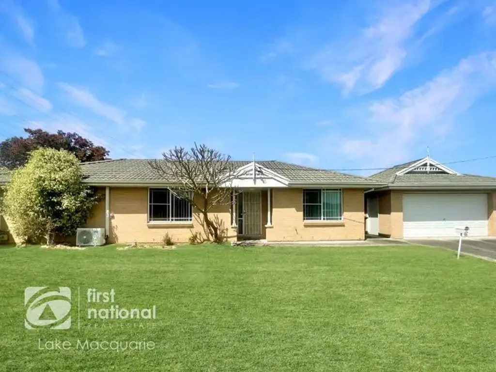 LOW MAINTENANCE LIVING WITH SPACIOUS BACKYARD