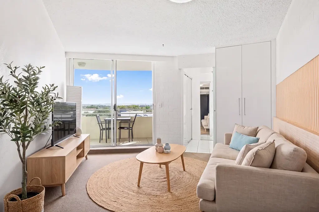 Marcoola 1房  Modern Coastal Retreat with Resort Amenities & Hinterland Views