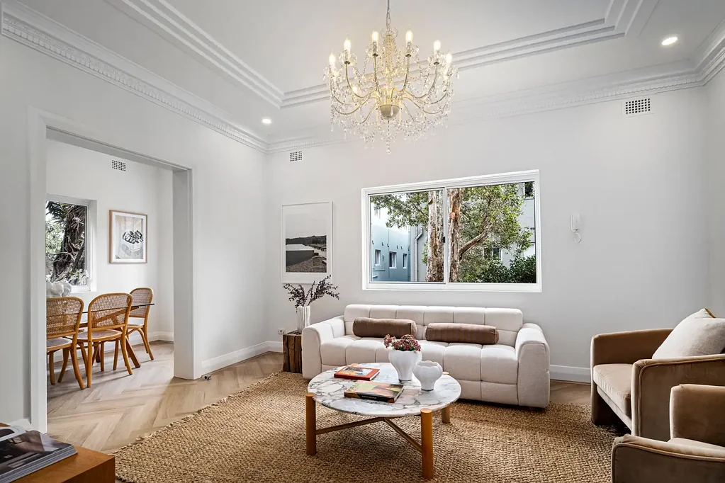 Bondi Beach 4कमरा Split-Level Beachside Apartment Reimagined by a New Custom-Designed Renovation