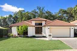 4 Greenside Court, Peregian Springs