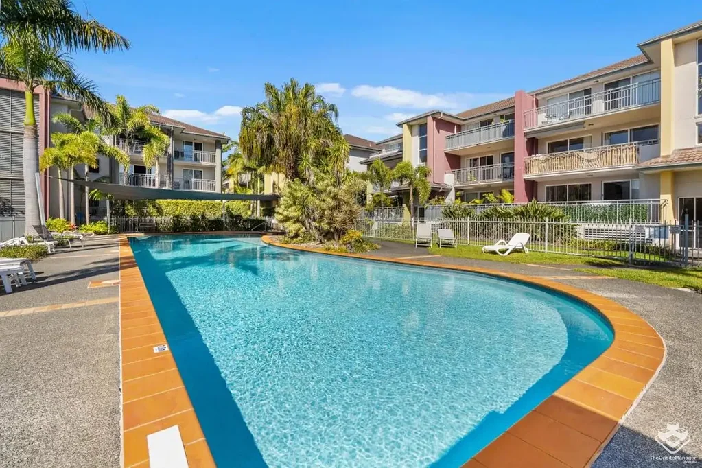 Biggera Waters 3બેડરૂમ Stylish 3-Bedroom Apartment with 2 Car Spaces in Resort-Style Complex