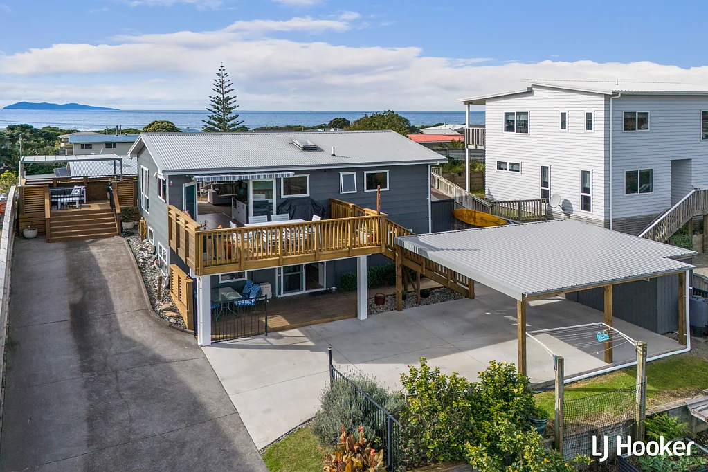 Waihi Beach 4ਬੈੱਡਰੂਮ Elevated Gem - Sea, Sun & Income Potential