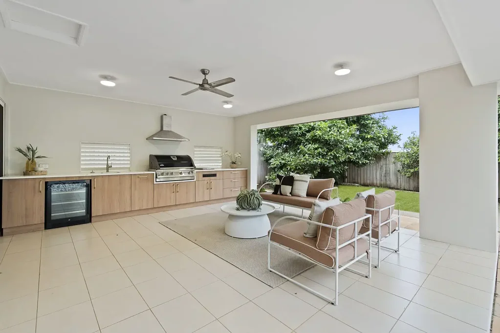 Wellington Point 6房  奢华家庭生活，坐拥黄金地段  Luxury Family Living in Prime Location