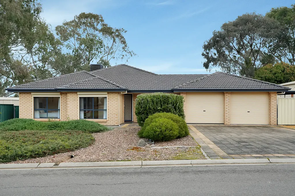 Williamstown 5房  Five Bedrooms, Massive Shedding & More!