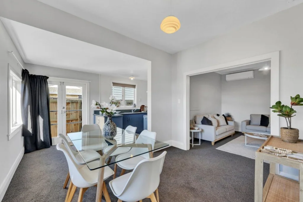 Woolston 4બેડરૂમ Really? 4 bedrooms a sunroom and 2 bathrooms