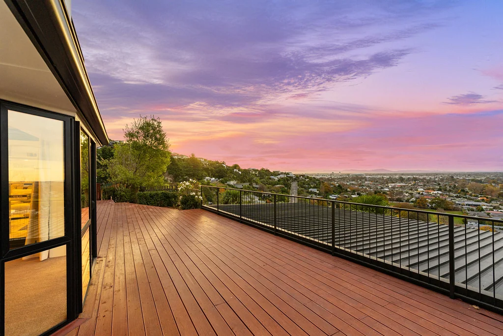 Huntsbury 5 Slaapkamer Elevated Outlook, The Complete Family Footprint