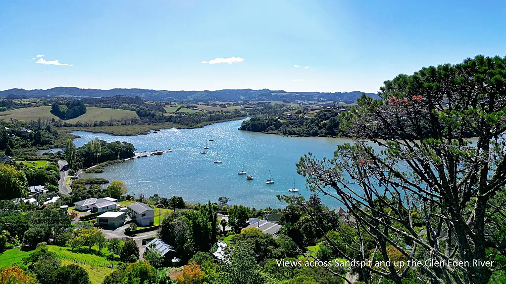 Sandspit  North-facing & Elevated with Magic Views! 9017m2
