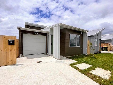 3 BEDROOM - GARAGE