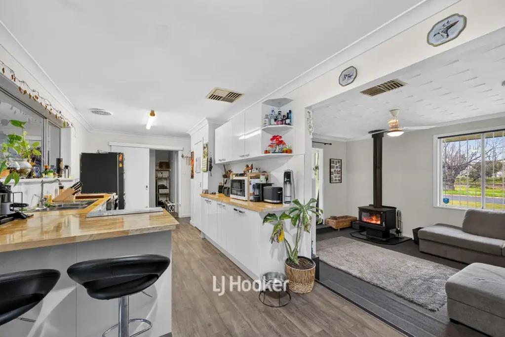 Glen Iris 3房  A Great Opportunity Awaits, Don't Miss It! An ideal solid first home or Investme