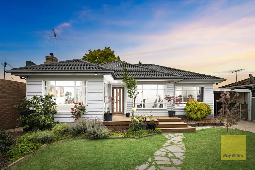 Deer Park 3房 Deer Park便捷居所 风管供暖 蒸发式冷却 现代筒灯 成熟花园 安全系统 太阳能电池板 车棚车库 Secret treasure on Byrne Street.