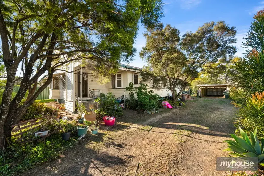 15 Edward Street, Dalby, QLD 4405