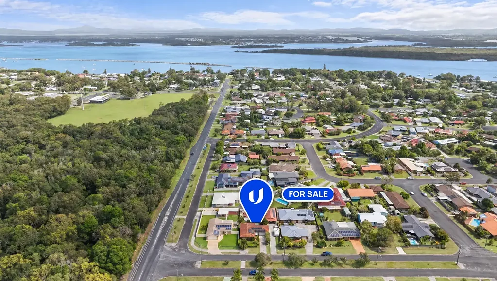 Iluka 3 Bedroom Renovated single-level brick home, walk to the Clarence