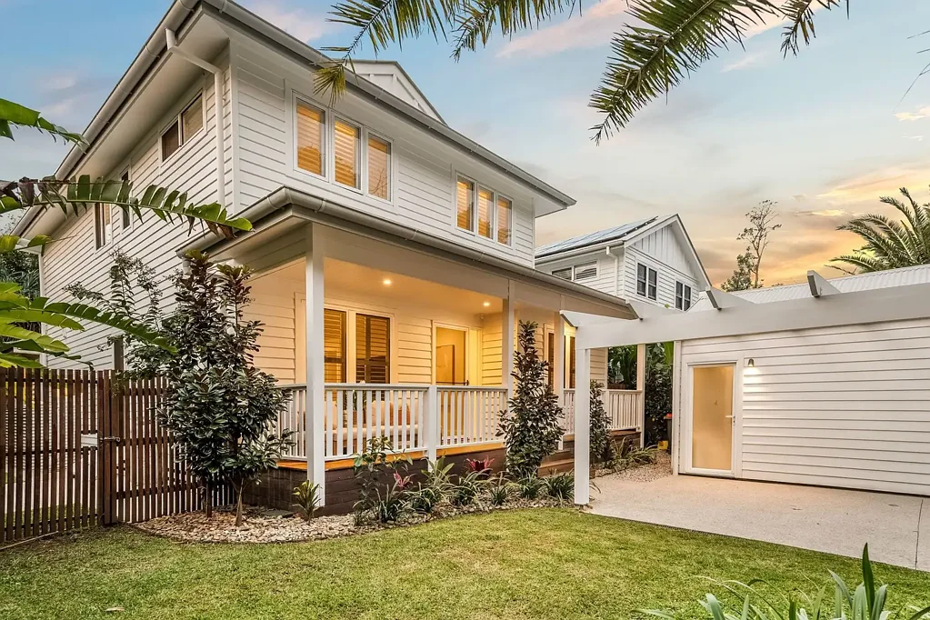 Byron Bay 5房  Refined Coastal Living in a Private Byron Bay Enclave with Poolside Entertaining