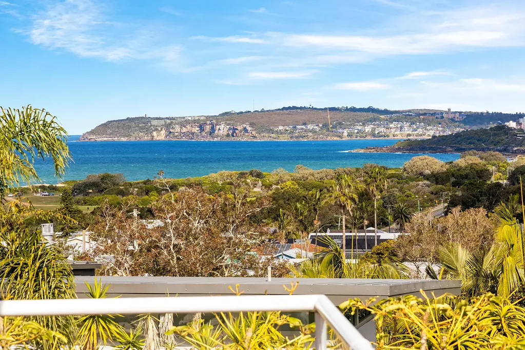 North Curl Curl 4 Bedroom Ocean and District Views from this generous sized family entertainer