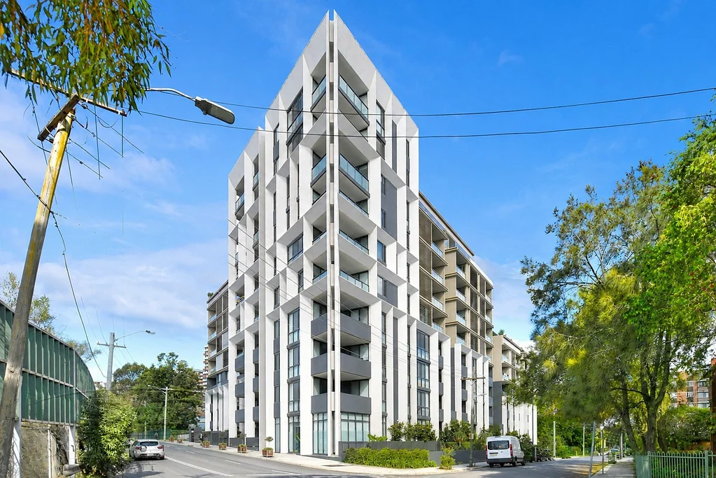 Penthouse: Executive Top Floor 3 Bedroom Living