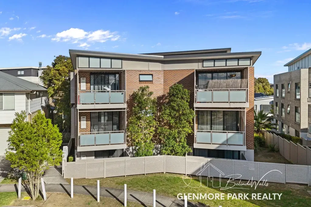 Glenmore Park 2Phòng ngủ Freshly Updated Apartment !