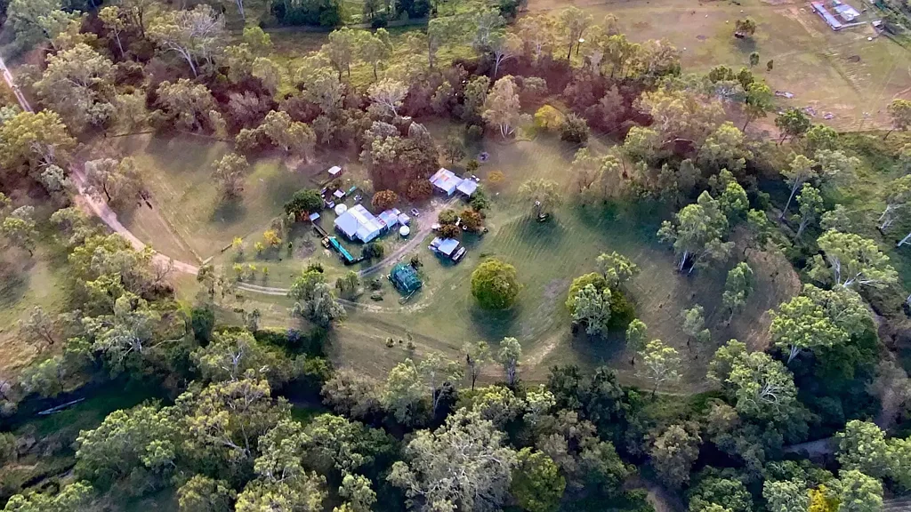 Gayndah 2 Bedroom 5.3-Acre Rural Oasis - Sustainable Living Minutes from Gayndah