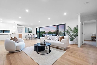 20 Baulcomb Parade, Windsor Park, North Shore City