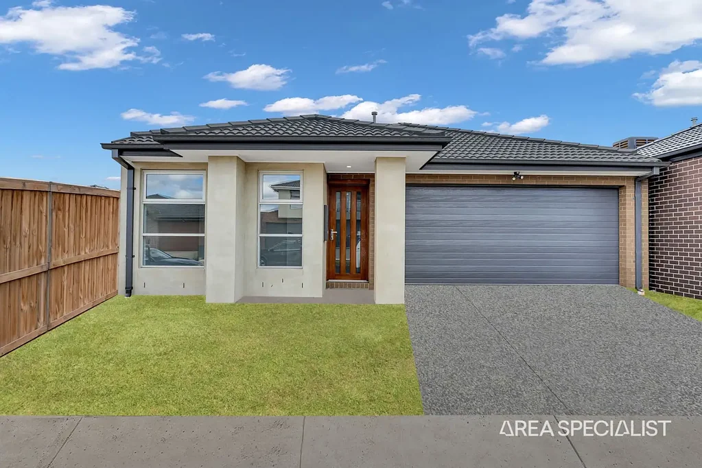 Brand New Modern 3-Bedroom Family Home in a Prime Location – Ready to Move In!