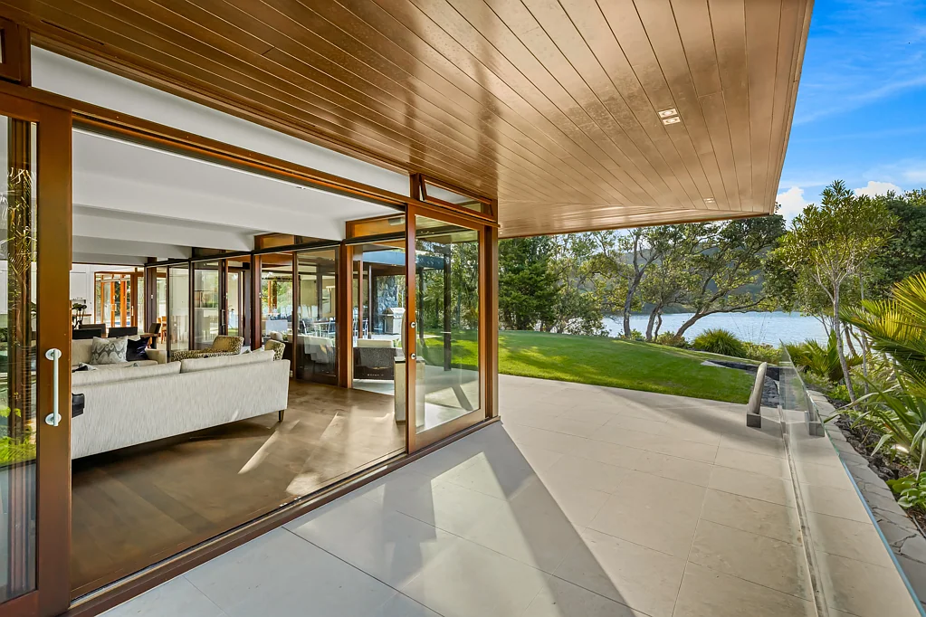 Greenhithe 4Phòng ngủ Rare waterfront retreat with views & water access