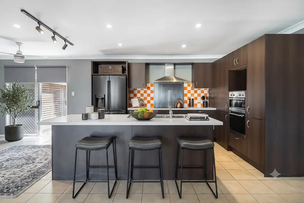 Banyo 5房  Spacious 5-Bedroom Family Home with Pool