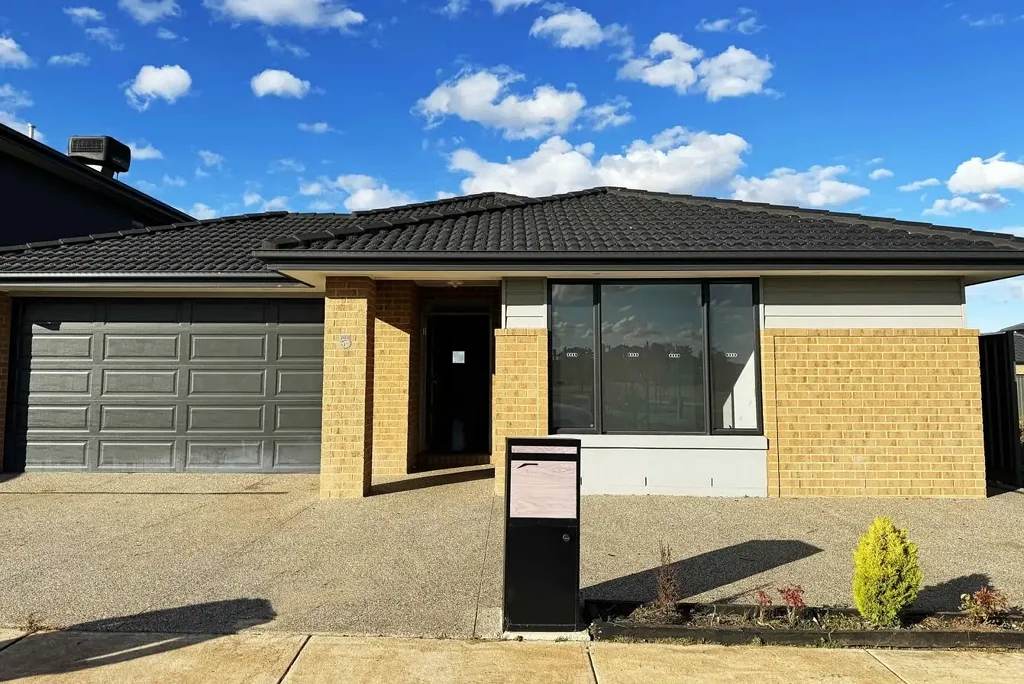 Stylish and Contemporary Home in Mt Atkinson in Truganina!