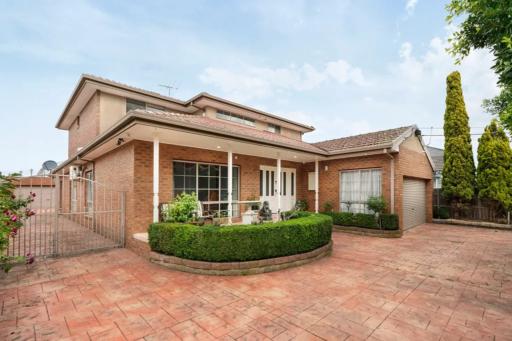Reservoir 5房 Oakhill Estate珍稀地段 775m²阔绰用地 五卧三卫坚固建造 开放式空间充裕 多车位便利 近车站商圈 Grand Family Living in the Prestigious Oakhill Estate