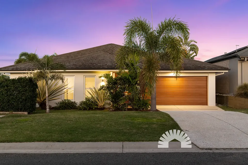 Narangba 4房  现代家庭生活，配有度假村式泳池  Contemporary Family Living with Resort-Style Pool