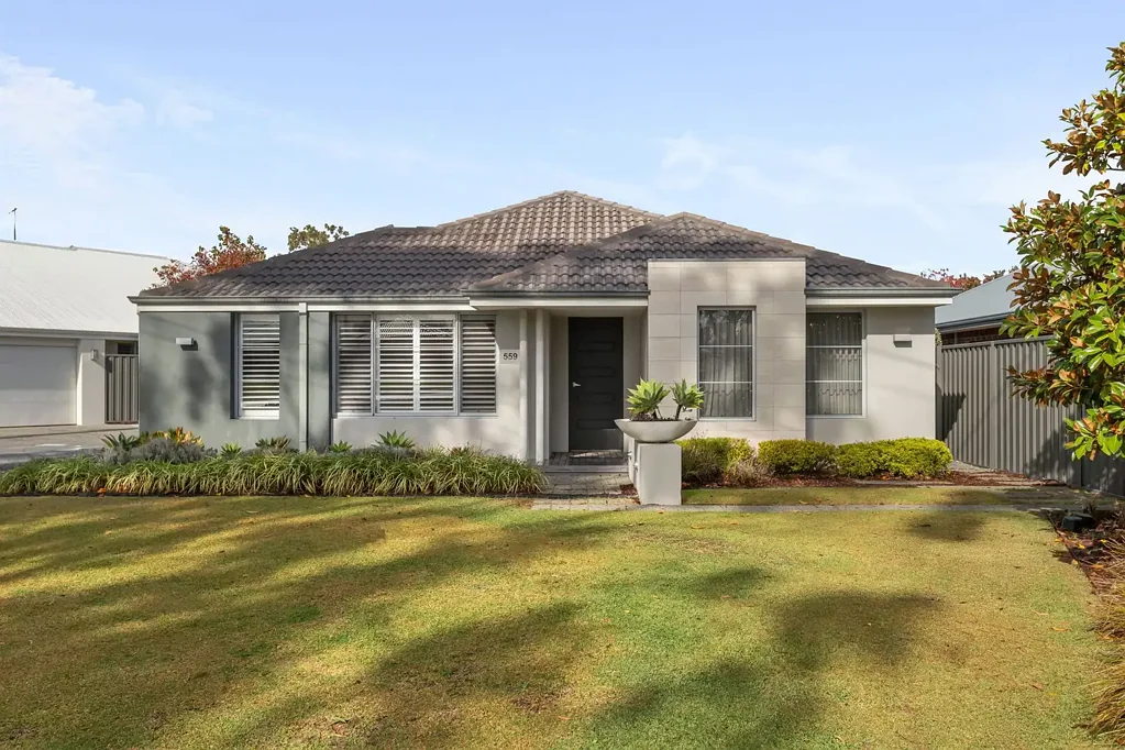559 Karrinyup Rd, Stirling, WA 6021
