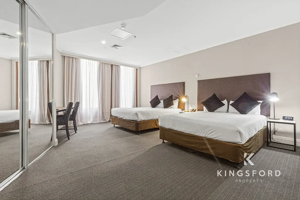 Melbourne 1 Bedroom NOW OFFERING AN IMPRESSIVE 8.2% RETURN - POTENTIAL TO OCCUPY OR INVEST...