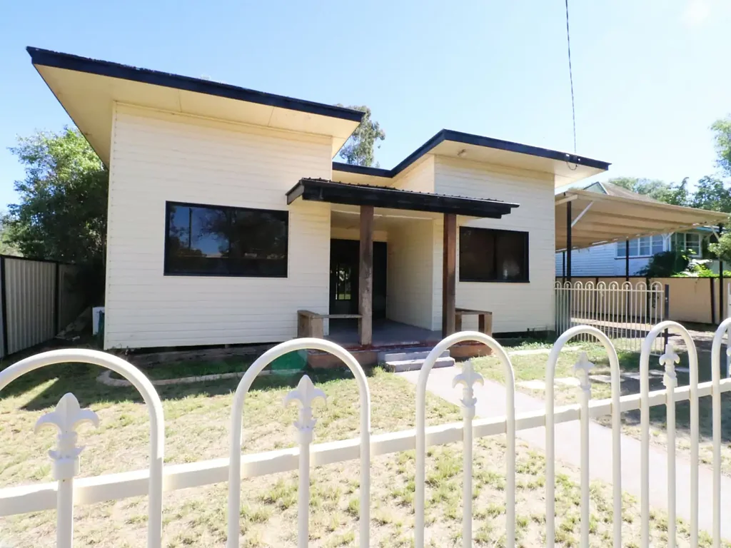 23 Charles Street, Roma, QLD 4455