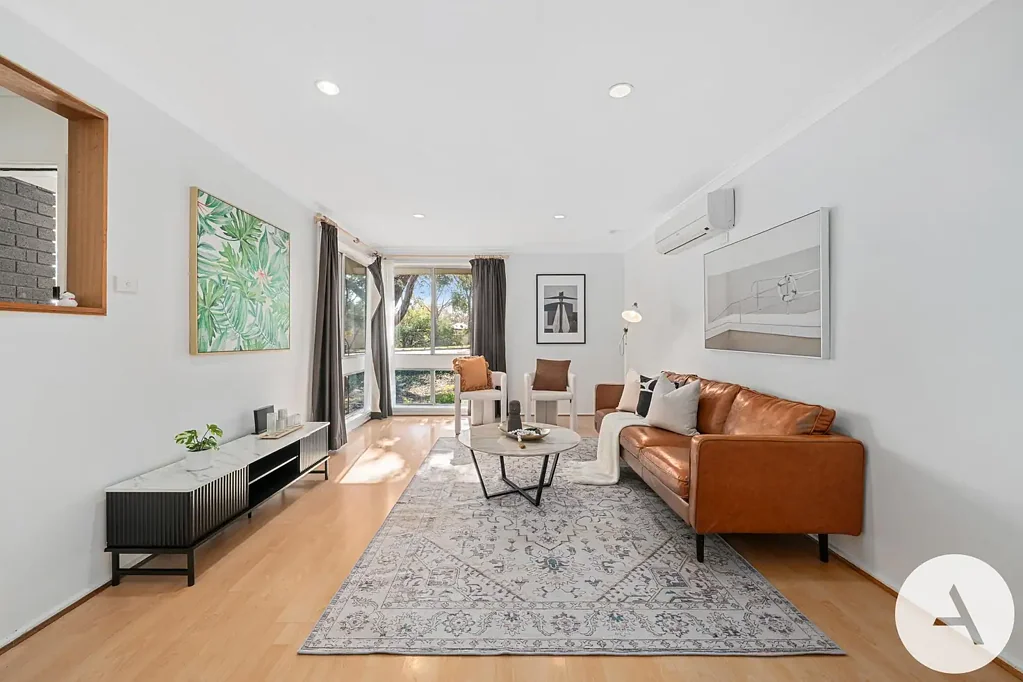 Higgins 4房  Single-Level Ease, Garden Calm and a 89 m2 Garage Made for More - Walk to School - Move-In Ready!