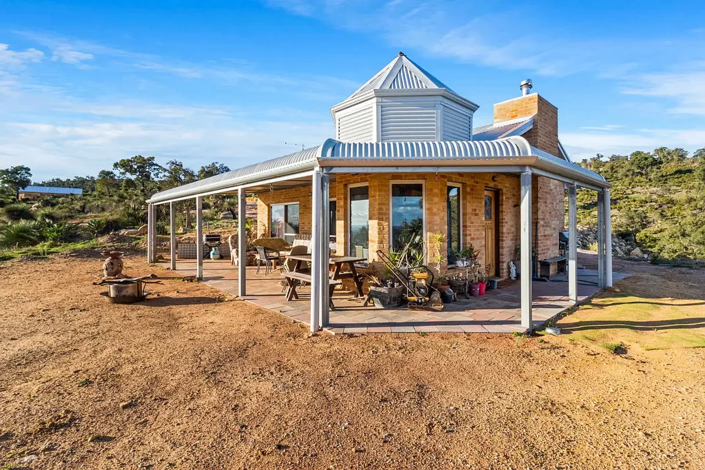 Winter-warmer in Upper Swan