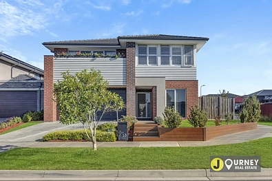 Clyde North 5房  Expansive Family Living with Room for Everyone & Pool!