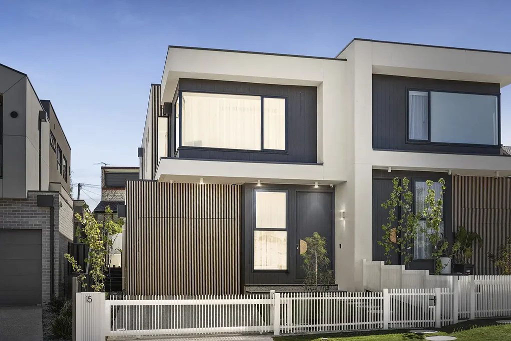 Strathmore Heights 4房 尊贵高雅，空间非凡，坐拥山谷美景 Elevated Luxury, Exceptional Space & Valley Views