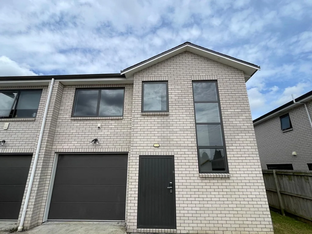 PAPAKURA, 3 BEDROOMS