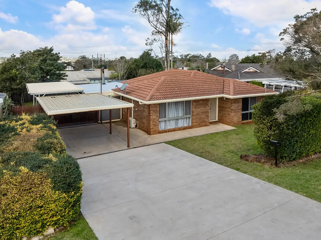 Wilsonton Heights 3બેડરૂમ Modern, Low Maintenance & Move In Ready - An Ideal First Home or Next Home!