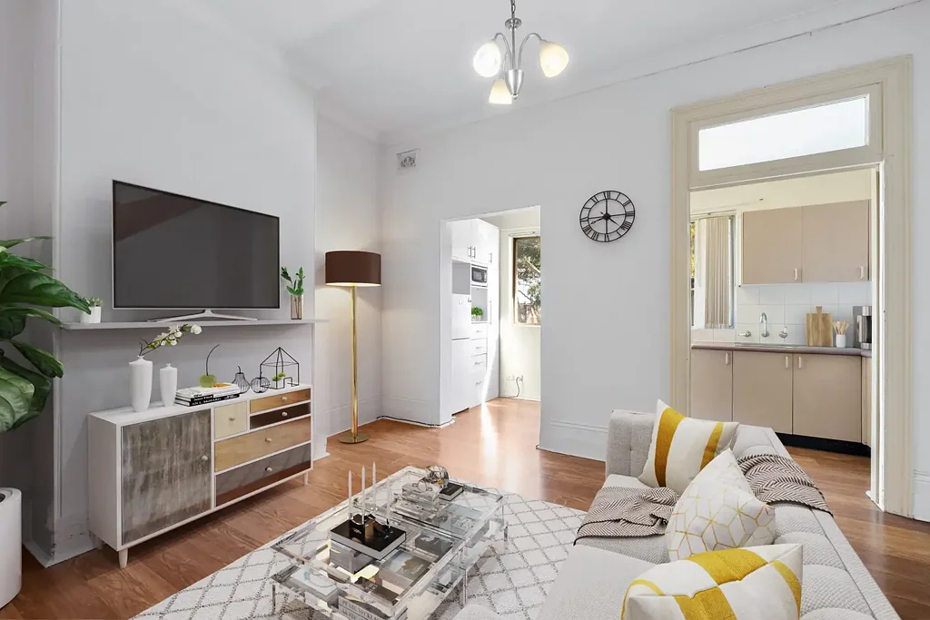 CHARMING APARTMENT IN A VERY CONVENIENT LOCATION !