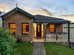 8 Clearpoint Way, Springfield Lakes