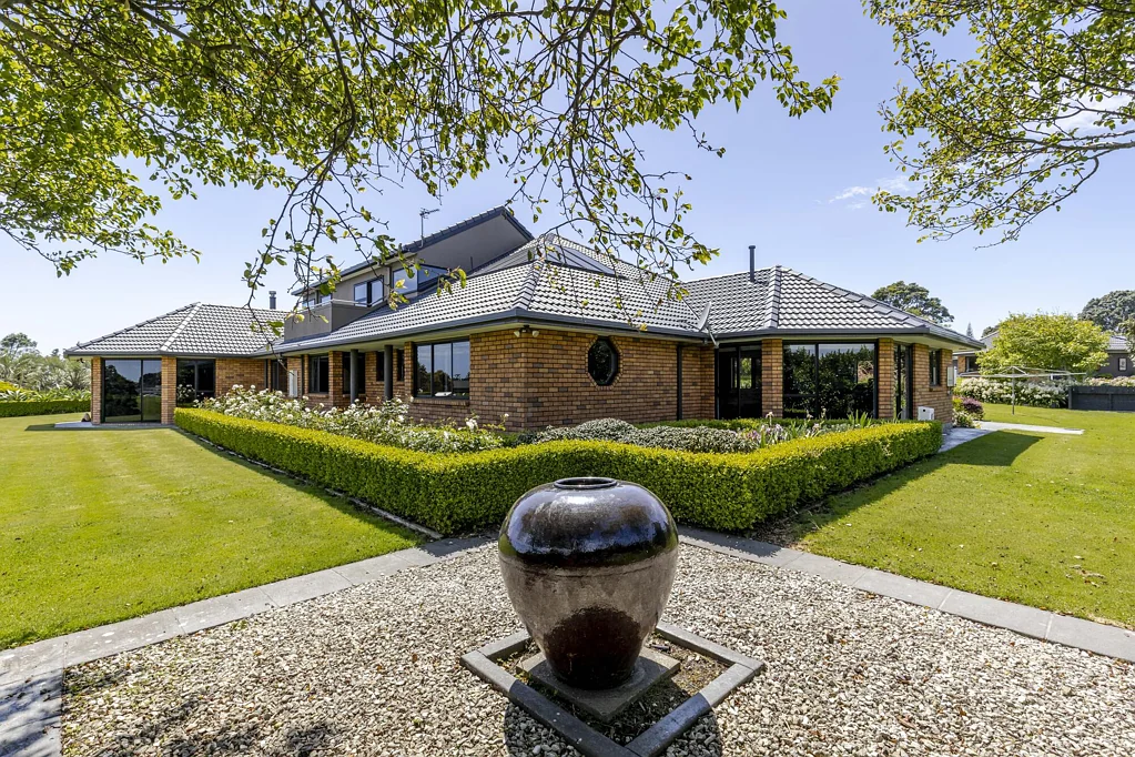 Bell Block 6Zimmer Where Elegance Meets Space and Opportunity