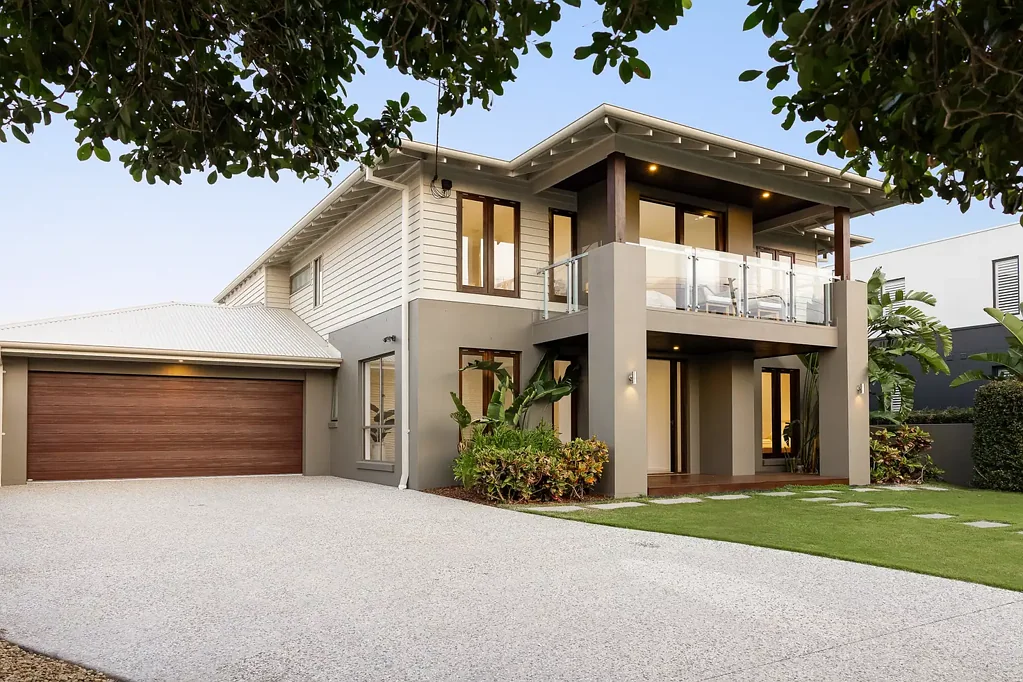 Broadbeach Waters 5房  Golden Triangle Waterfront Icon: 18m Waterfront with Uninterrupted City Skyline Views