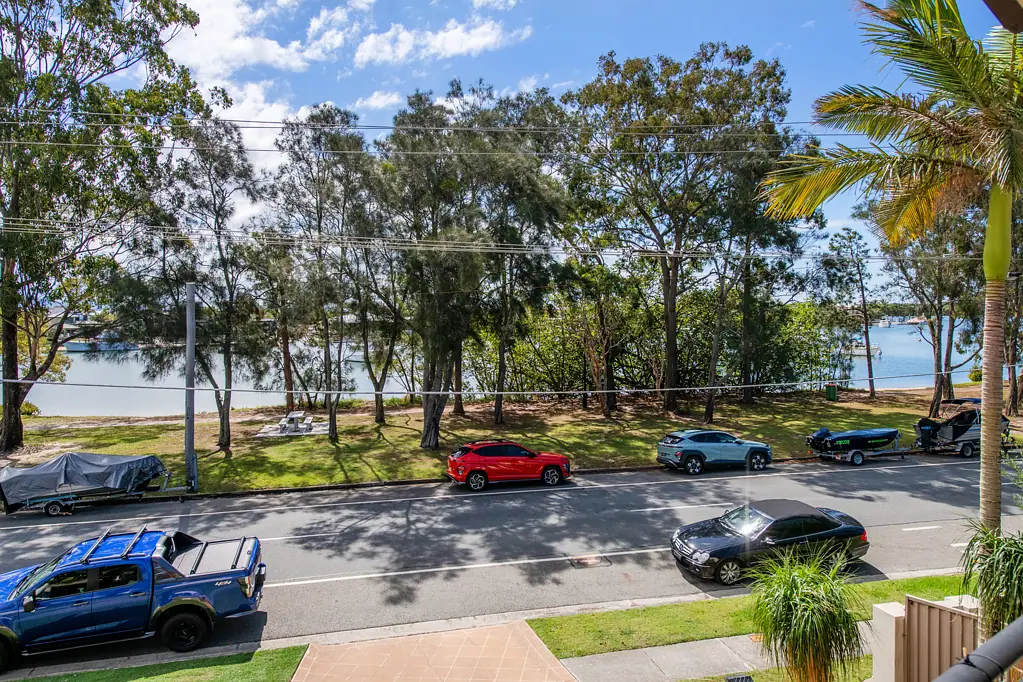 2/61 Paradise Parade, Paradise Point, QLD 4216